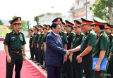 越南政府总理范明正：长山部队的形象无与伦比的美