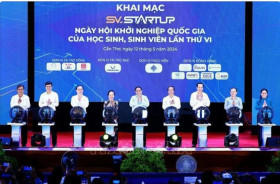 PM attends National Student Entrepreneurship Festival in Can Tho