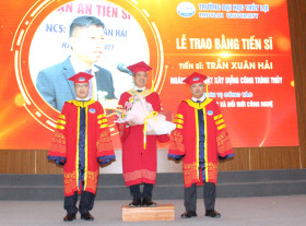 Branch of Irrigation University in Binh Duong awards diplomas to new doctors, masters, engineers and bachelors