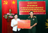 Thượng tướng Nguyễn Tân Cương trao kinh phí hỗ trợ xây dựng nhà tình nghĩa, nhà đại đoàn kết