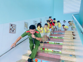 Hàng trăm học sinh mầm non tham gia Chương trình “Bé tập làm lính cứu hỏa”