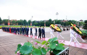 Leaders pay tribute to President Ho Chi Minh to mark his 134th birthday