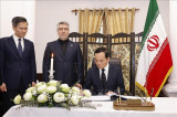 Phó Thủ tướng Chính phủ Trần Lưu Quang ghi sổ tang chia buồn tại Đại sứ quán Iran