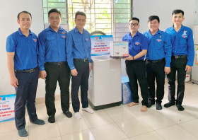 省企业界青年：“团结、创新、本领、率先”