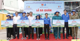 土龙木市青年志愿者为绿色城市行动