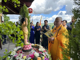 法国竹林禅寺举办佛历2568年佛诞大典