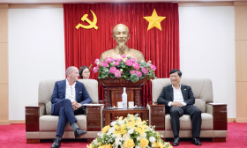 省领导会见越德大学校长并主持工作会议