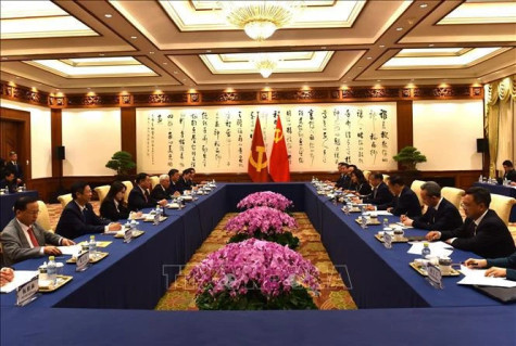 由阮仲义为首的越南共产党代表团对中国进行工作访问