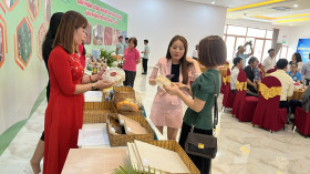 Phu Giao district to support development of model industrial agricultural products