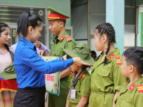 启动“学做公安战士”活动