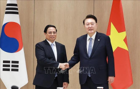 越南政府总理范明政会见韩国总统尹锡悦