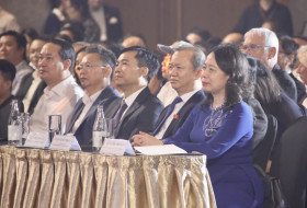 国家副主席武氏映春出席岘港亚洲电影节开幕式