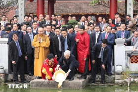 海外越南人缅怀为人民鞠躬尽瘁的领导人——阮富仲总书记