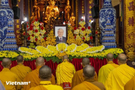 阮富仲总书记悼念仪式在各寺庙和祭祀场所举行
