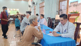 Charitable healthcare offerred to 300 people of hardship in Tuong Binh Hiep ward