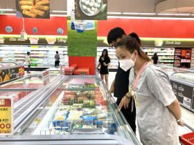 Abundant goods stocked, many products deeply discounted for National Day’s break