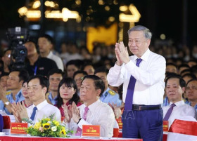 Top leader attends special artistic programme honouring President Ho Chi Minh's testament