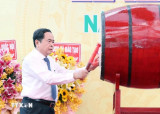 Top legislator launches academic year at Vinh Long high school