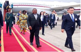 Mozambican President arrives in Hanoi, beginning official visit to Vietnam