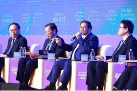 PM holds policy dialogue with experts, businesspeople