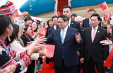 PM arrives in Kunming, beginning activities in China