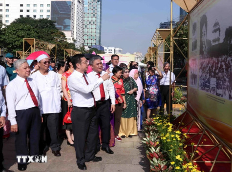 Triển lãm ảnh đồng bào dân tộc thiểu số góp phần xây dựng và phát triển