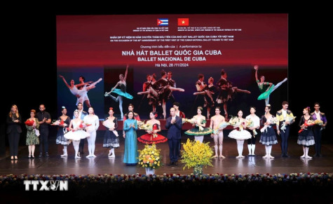 Tổng Bí thư dự chương trình biểu diễn của Đoàn Nhà hát Ballet Quốc gia Cuba