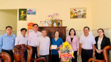 Tet-caring activities for families of revolutionary contributors