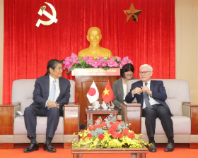 省领导会见日本驻越特命全权大使