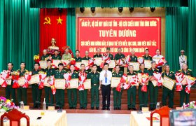 Veterans, young officers and students from families of provincial armed forces honored