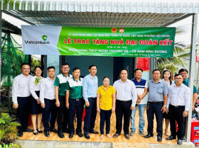 Vietcombank Nam Bình Dương cùng xóa nhà tạm, nhà dột nát