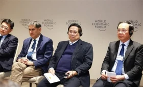 越南政府总理范明政出席智能时代中全球发展座谈会