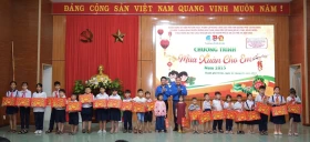 Thành đoàn Dĩ An:
Trao 70 phần quà Tết tặng thiếu nhi khó khăn