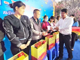 免费春节列车送去温暖