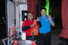 Hàng ngàn lao động xa quê, người bán hàng rong bất ngờ được nhận quà từ chương trình "Điều ước đêm giao thừa"