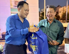 Niềm vui đêm giao thừa dành cho công nhân