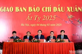 新闻媒体要充分挖掘科技优势，为不断筑牢党的思想根基作出贡献