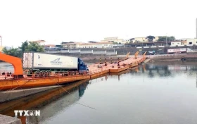 春节后2370吨货物在海安（Km3+4）临塔浮桥通道顺利通关