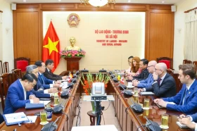 越南与加拿大萨斯喀彻温省促进劳务合作