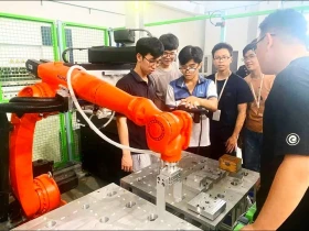 努力实现两位数增长目标（三）