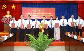 省委公布关于机构重组和干部工作的决议和决定