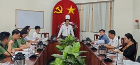 Lãnh đạo Ban Tuyên giáo và Dân vận Tỉnh ủy đối thoại với khách hàng của dự án Roxana Plaza