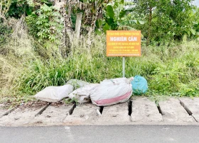 Đổ rác ngay biển cấm!