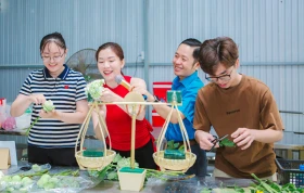 Nhiều hoạt động chăm lo lao động nữ dịp 8-3