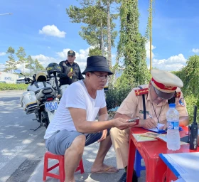 Xuất trình thông tin trong thời gian chờ cấp, đổi giấy phép lái xe