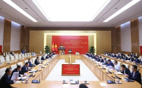 越南政府总理范明政主持召开越共第十四届全国代表大会经济社会小组会议