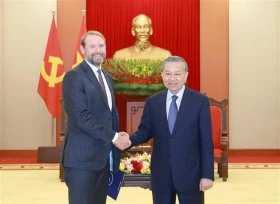 越共中央总书记苏林会见美国太平洋能源集团集团董事长