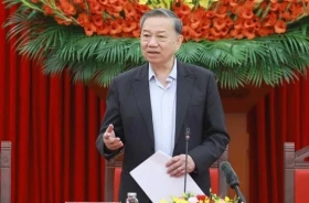 苏林总书记主持越共第十四大文件小组会议