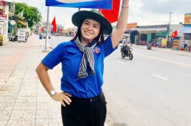 Nữ thủ lĩnh thanh niên gần gũi với công nhân lao động