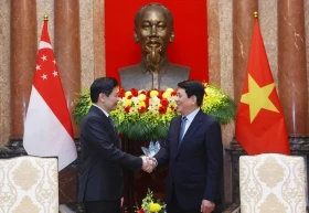 越南国家主席梁强会见新加坡总理黄循财